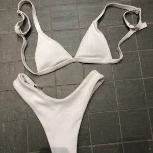 Vit SHEIN bikini - Vit SHEIN bikini i storlek S (oanvänd)