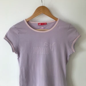 Vintage Puma t-shirt 💞 - Vintage Puma t-shirt i jättebra skick.✅ Superfina pastellfärger!🦋💞🥺 Frakt tillkommer.🚚 Kommer från ett djur- och rökfritt hem.🐱🐶🚭