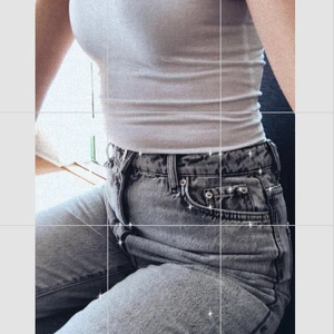 Grå svarta mom jeans - Mom jeans från Gina tricot, endast testade✨Jättefina på💕 står ej för frakt🌸buda gärna