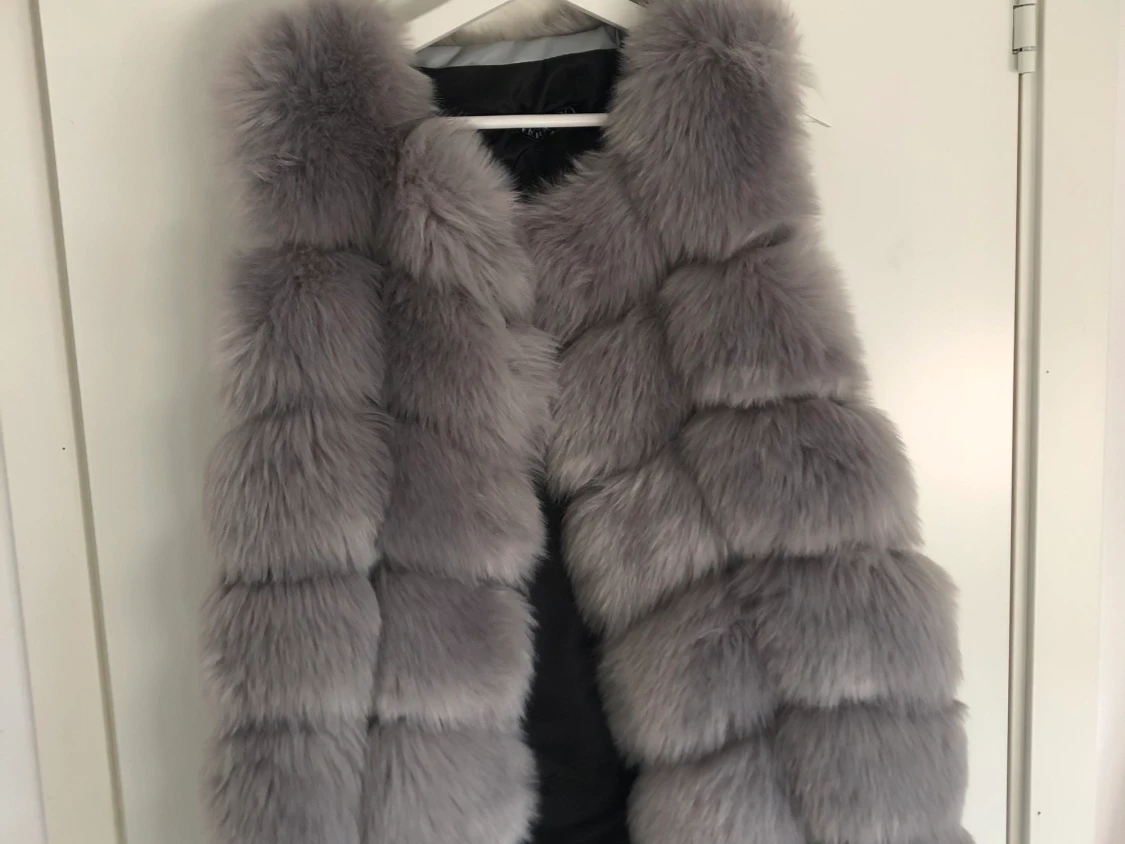 pälsväst, ljusgrå, strl S (fake fur)