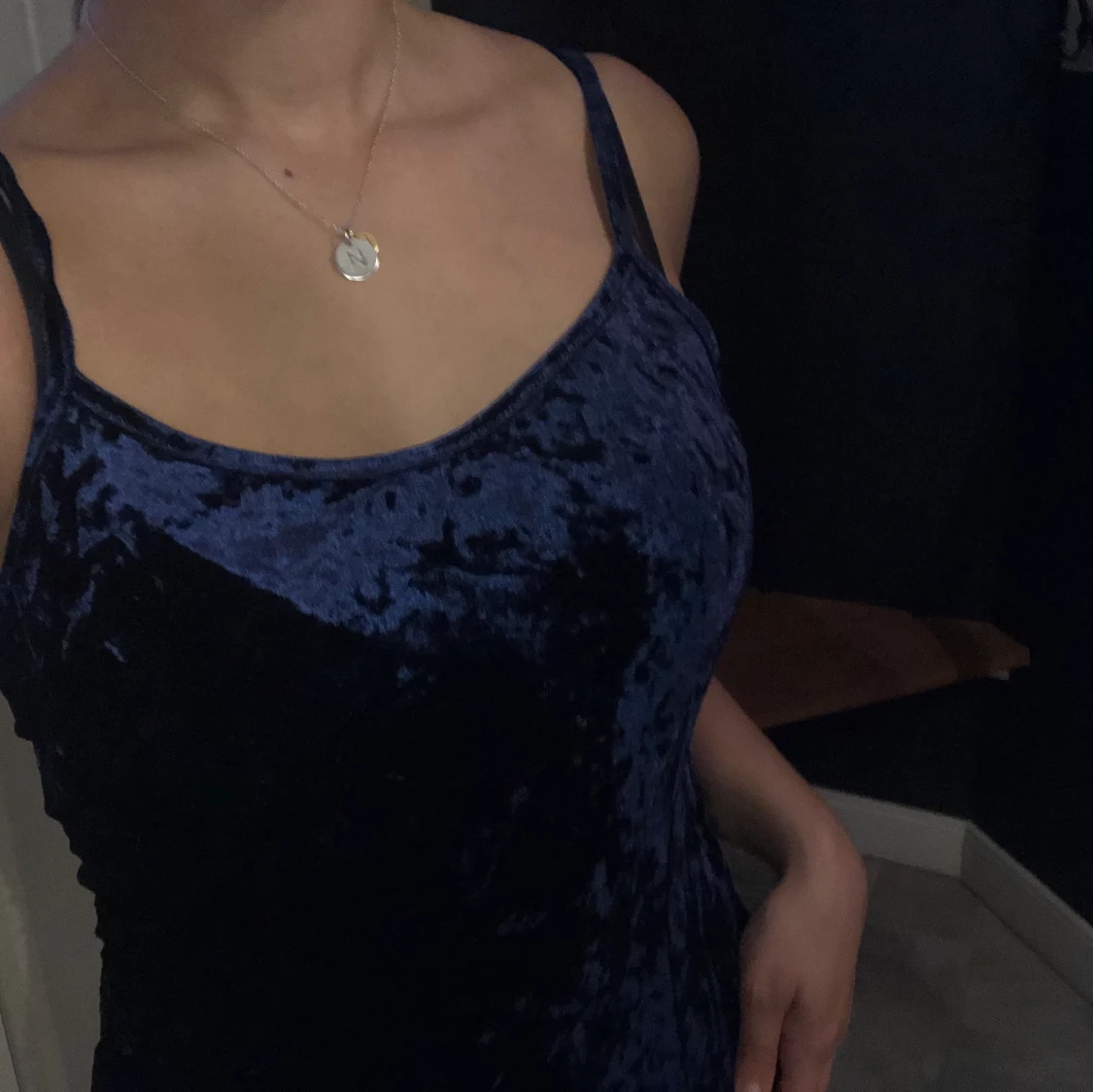 Jättefin blå sammetsklänning strl M - 91