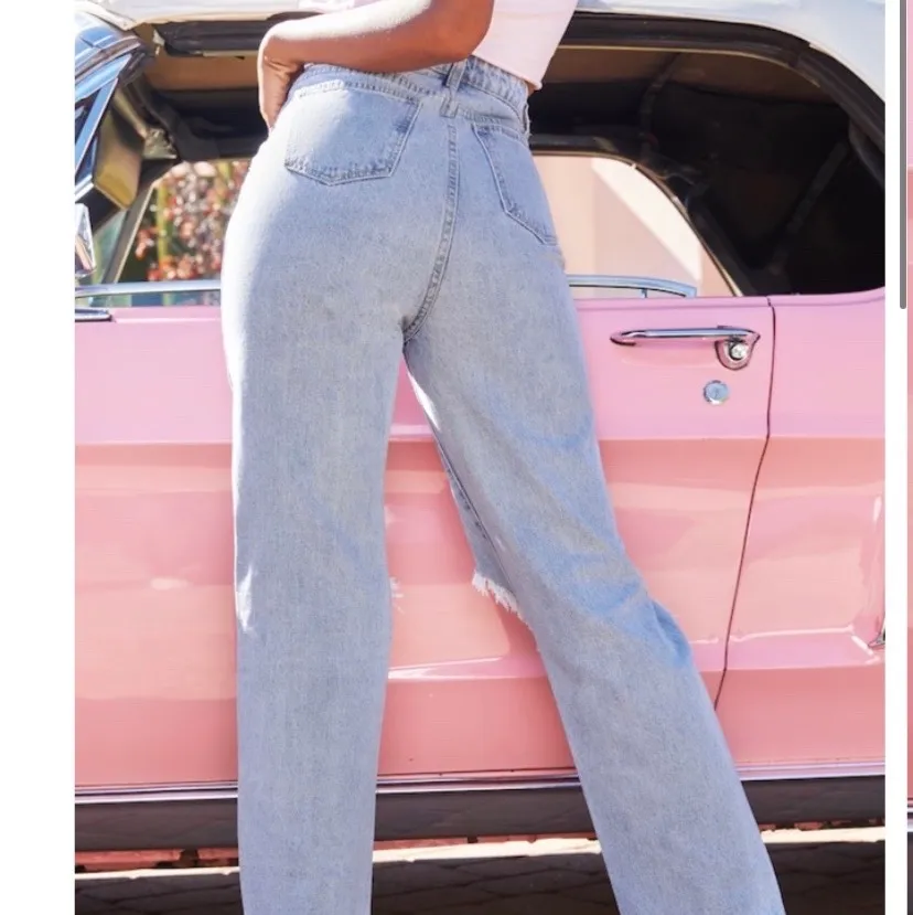 Säljer mina älskade jeans från plt då de är lite korta för mig som är 174. De skulle passa bättre på någon som är 160-170cm lång. Använda en gång och är i mycket bra skick. Frakten står du för och den ligger på 66kr💞🦋 Budgivning om fler är intresserade. Jeans & Byxor.