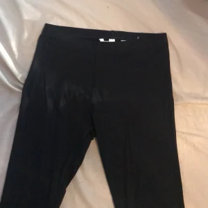 Svarta tajts - Använda 1 gång, kan se ut som att de har en fläck men det är bara solen som skiner på.