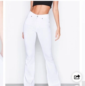 Vita dr denim jeans - Vita superfina bootcut jeans från de denim. Superfint skick. Storlek S. Kan tänka mig att gå ner i pris vid snabbt köp💞💕