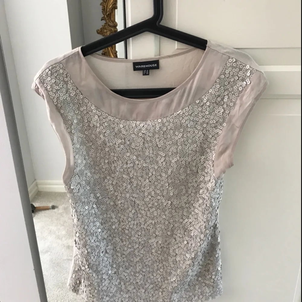 Uk 8 top. Great condition. Warehouse uk sequin . Blusar.