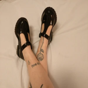  - Grymt snygga svarta skor✨  Enbart provade, aldrig använda!
