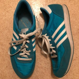  - Adidas storlek 38 ✨ 