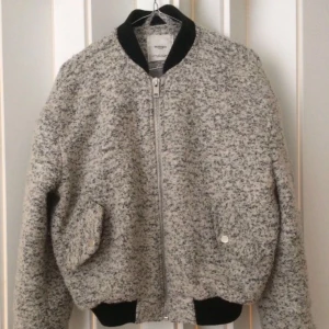  - Mango bomberjacka i XS 