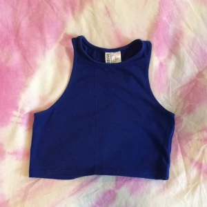  - Top från HM. Frakt tillkommer. 