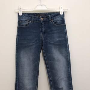 Ljusa jeans från ginatricots kollektion 
