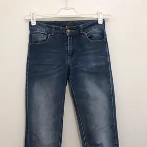 Ljusa jeans från ginatricots kollektion 