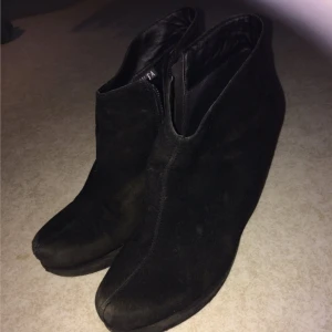  - Skor i använt skick. Storlek 37