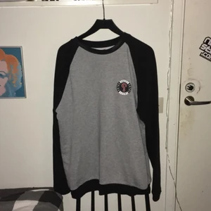  - Sweet sktbs sweatshirt, bra skick, frakt 60kr :)