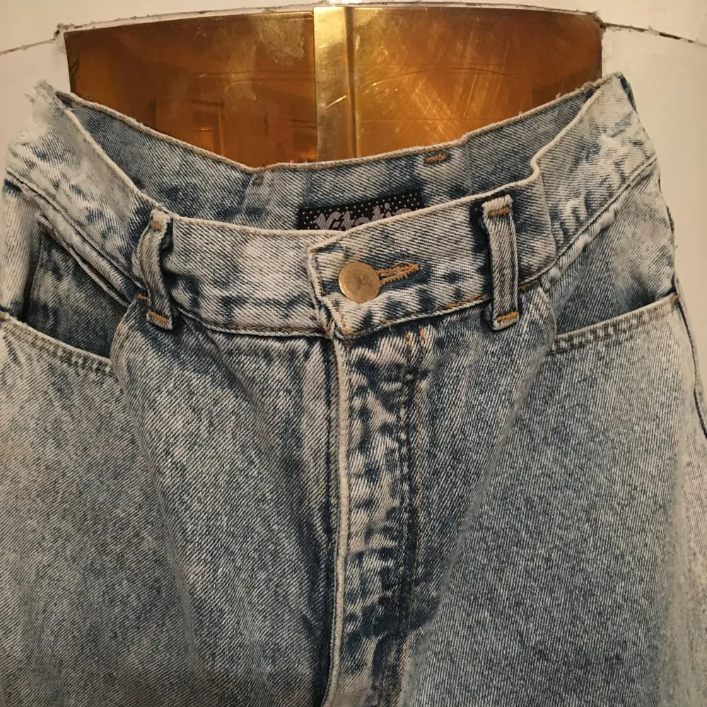 Asfina jeans, storlek ca 38-40 skulle jag säga. Skriv ett Meddelande för exakta mått. Jeans & Byxor.