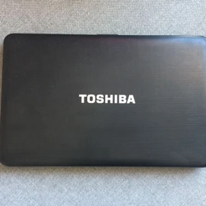  - TOAHIBA BÄRBAR Fint skick! Laddare medföljer.