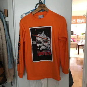  - Tröja köpt från Hollywood. Endast använd en kväll i cirka 4 timmar så i så gott som nytt skick! (479kr nypris)