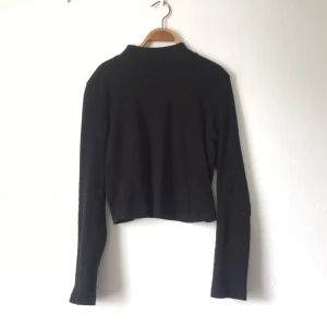  - Fin ribbad polo från Asos, storlek 38. 100% bomull. +28 för frakt 