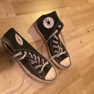 - Svarta converse, frakt tillkommer! Såklart äkta.