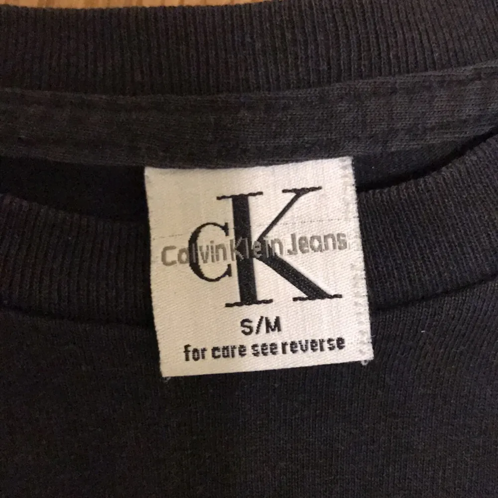 Äkta calvin Klein T-shirt. 30 kr frakten. . T-shirts.
