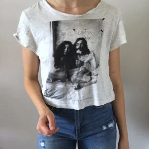  - T-shirt med John Lennon tryck 