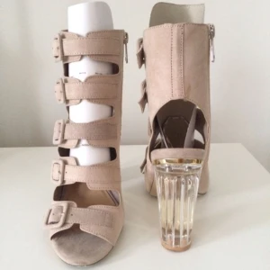  - Skitsnygga och coola klackar på 11cm. Använda en gång. Från Missguided. Köparen står för frakten