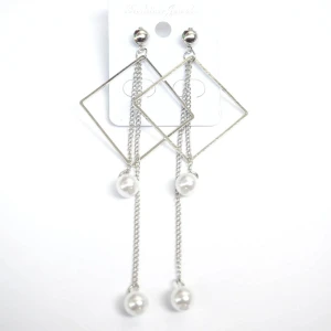  - nya örhängen  35kr (frakt10kr)