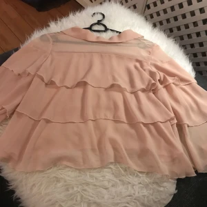  - Blus från Zara, frakt för 30kr :)