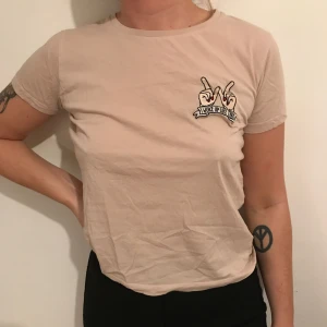  - T-shirt från Bik Bok