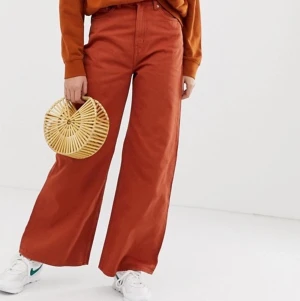 Weekday Ace Rust byxor i storlek w27l30 - Jeans från weekday i modellen Ace. Färg Rust. Storlek W27L30. Färgen går inte att köpa längre. Frakt tillkommer.