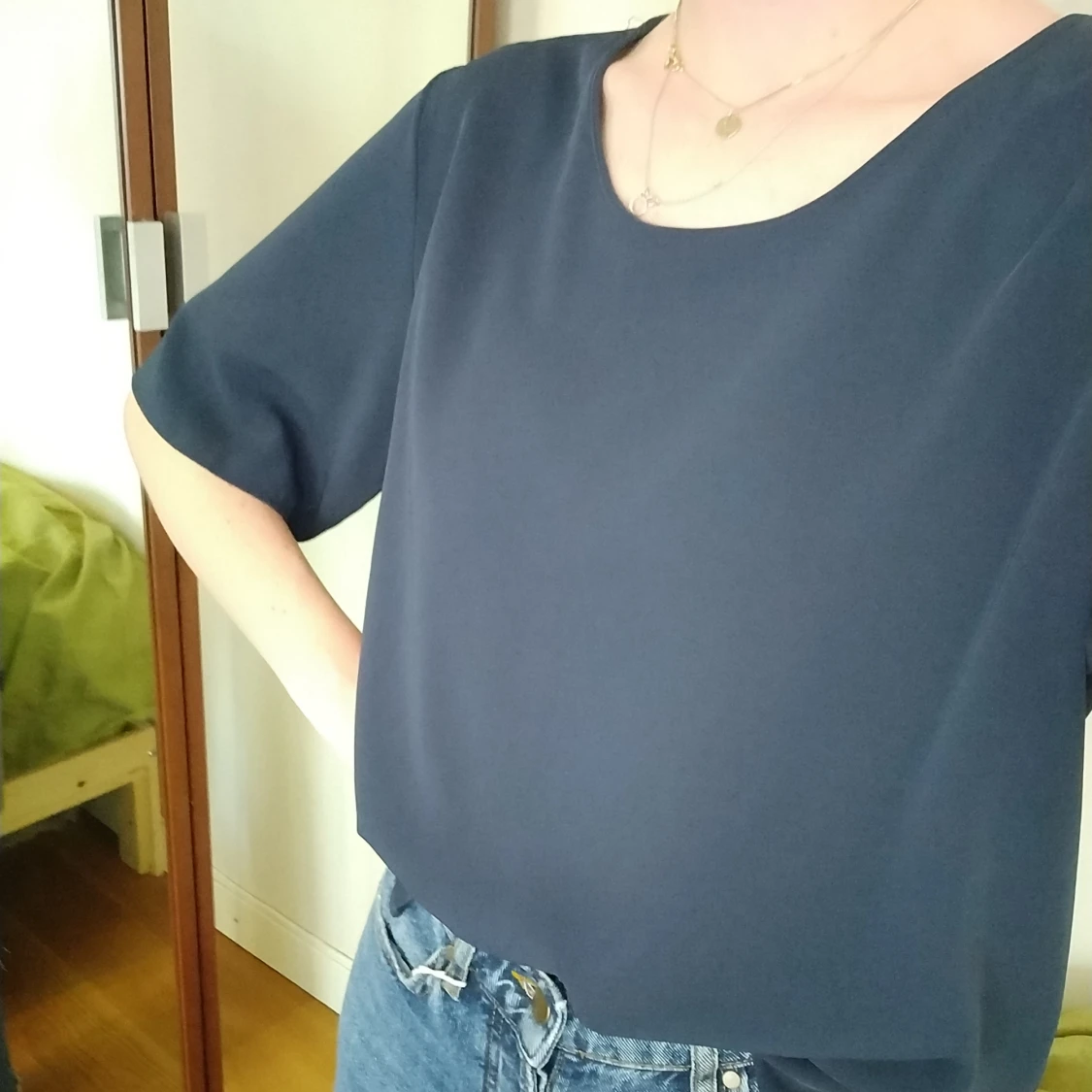 Mörkblå oversize topp från Weekday