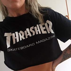 Säljer min egen croppade thrasher tshirt då jag aldrig använder den längre och den behöver ny ägare☀️ Fint skick! 
