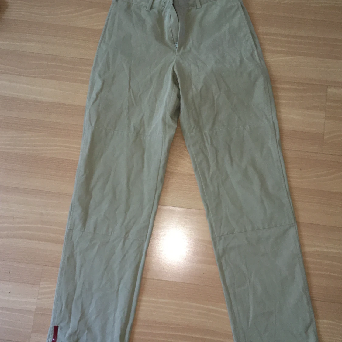 Prada byxor med snygga detaljer