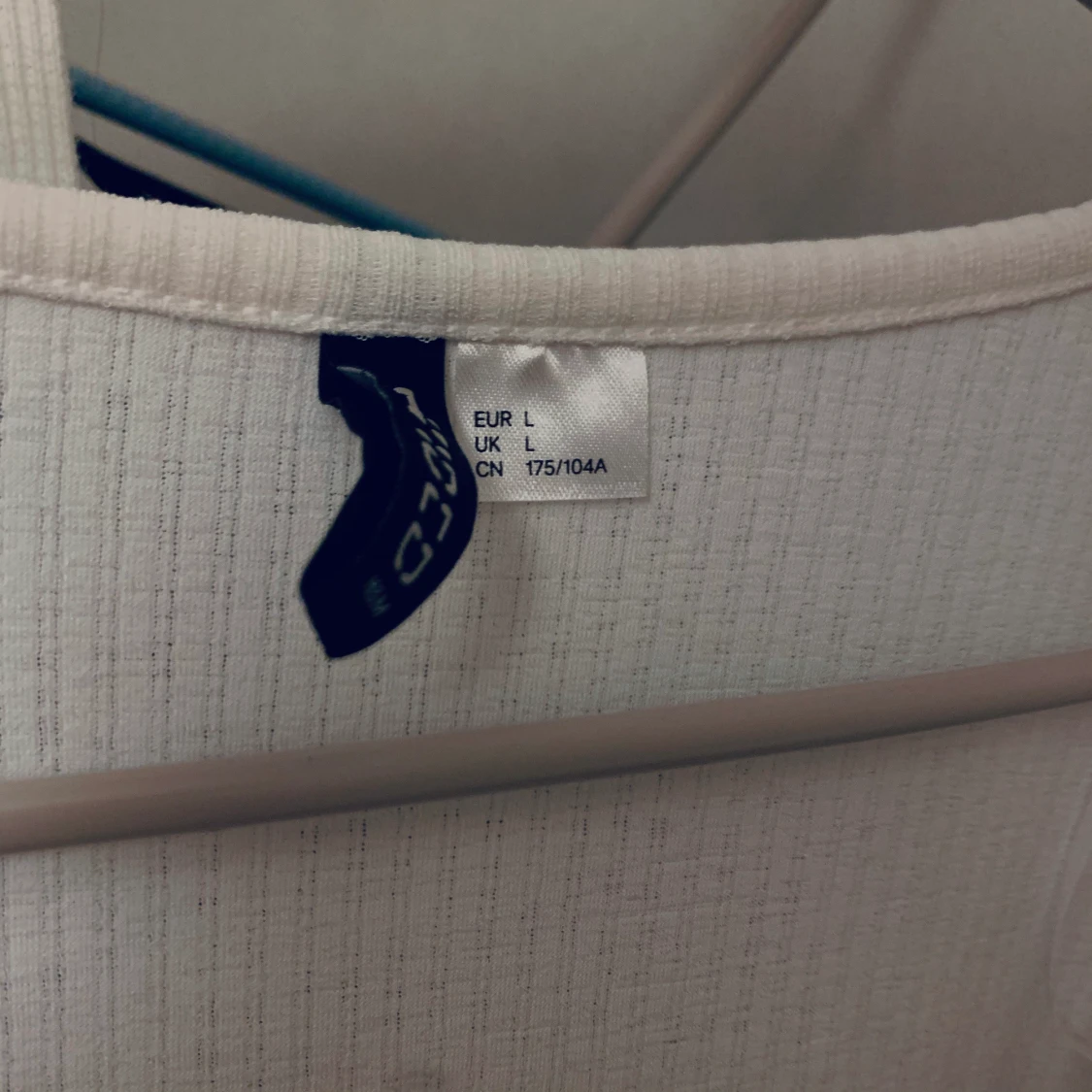 Tröja med knytning fram - 91