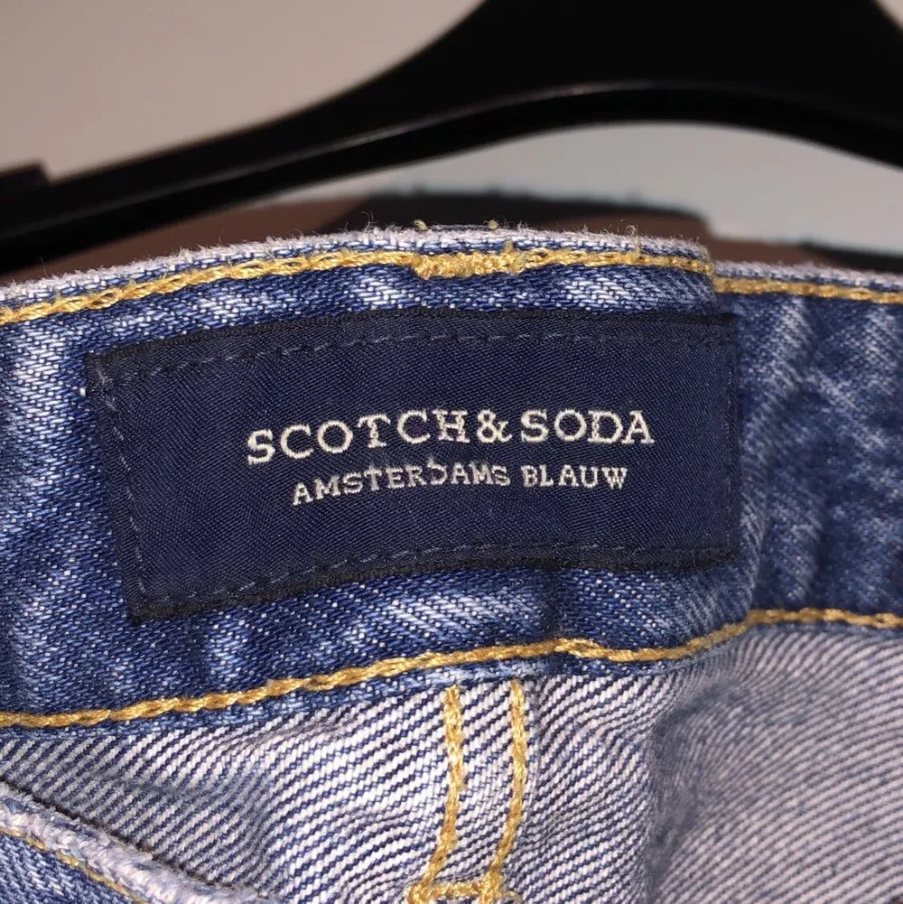 Unika Scotch & Soda, storlek: 30 32. Kan skicka (köparen står för frakten). Jeans & Byxor.