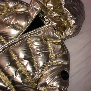 Colmar - Använt fåtal gånger. Storlek S. Nypris 5500. Pris kan diskuteras