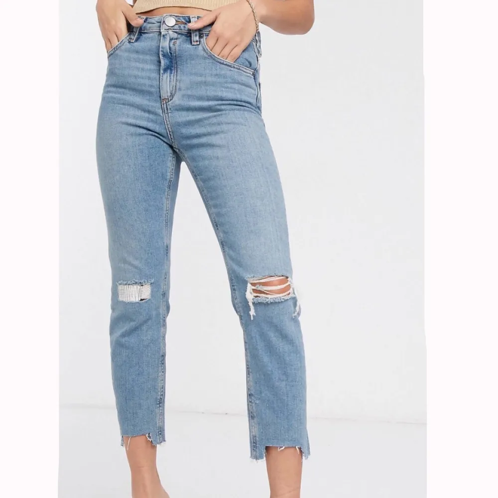 Använda fåtal gånger. Säljer pågrund av att jag inte använder dom längre.  Sitter bra i längd (är 163 cm). Priset är inklusive frakt . Jeans & Byxor.