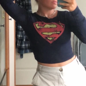 Croppad långarmad! - Cool tröja!! Perfekt croppad