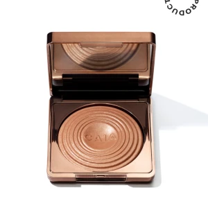Caia bronzer - Intressekoll på caias nya bronzer i färgen ”La Diuge”! Aldrig använd