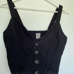 Topp - Kort topp från Lindex i storlek xs, aldrig använd, köparen står för frakt