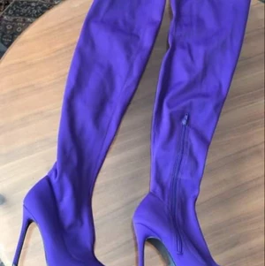 Knee heels - From a boutique in London, wore them only for a photo shoot 