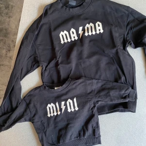 Tjocktröjor  - Säljer dessa populära matchnings tröjor från GinaTricot. Mama tröjan är i Storlek Small och är mycket sparsamt använd så skulle säga att den är i nyskick. Mini tröjan är i storlek 74-80 och är använd en del men i mycket bra skick.  