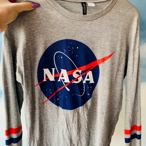 Nasa tröja - Säljer denna tröjan då den aldrig används. Har använda den cirka 1-2 ggr. Fint skick.