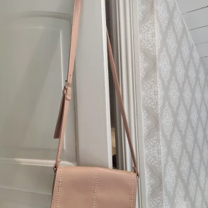 Väska🥰 - Köpt på bik bok