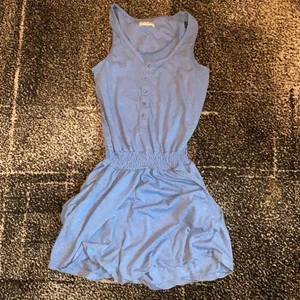 Byxdress - Säljer min byxdress från Brave Soul i storlek S men passar allt från XS-L eftersom den sätter sig efter fin kroppsform💕 