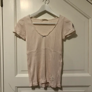 T-shirts - Säljer denna tröja från Odd Molly för att det inte är min stil längre. 