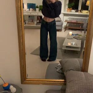 Wide leg jeans - Säljer dessa assköna jeans ifrån junkyard då det tyvärr var för stora för mig. Använda fåtal gånger och ser ut som nya!!      Nypris 500kr