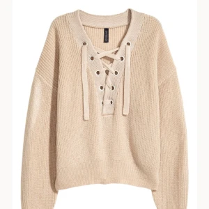 Myströja - En mysig "hoodie' eller vad man ska kalla det från hm. Jätte mysig och snygg i beige färg! (Storleken är mindre mer än S)    Original pris: 199 kr och mitt pris: 50 kr 