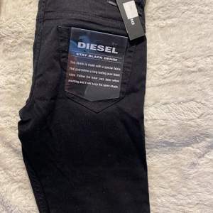 Sprillans nya diesel jeans i storlek 30. Dom är aldrig använda och är inköpta för 999kr. Endast seriösa köpare!!!