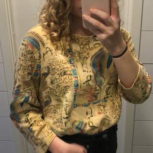 Ascool tröja med egyptiskt mönster! Köpt på Chelsea Flea Marley i New York och knappt använd sen dess! Kan mötas upp i Gbg, köparen står för frakt! :)