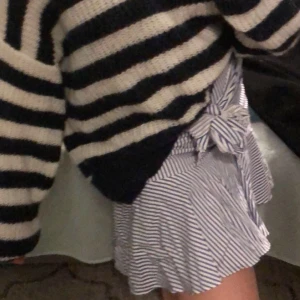 Kjol - Jättefin somrig kjol som jag köpte i Turkiet, jätte bra kvalitet och skit snygg🤩